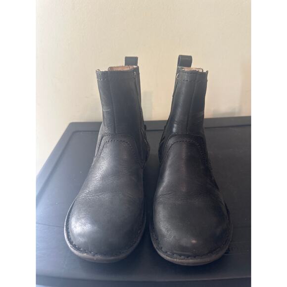 Ugg Neevah Short Boots Black Leather Ankle Zip Sheepskin Lined 1004177 Womens 5 - Picture 2 of 7